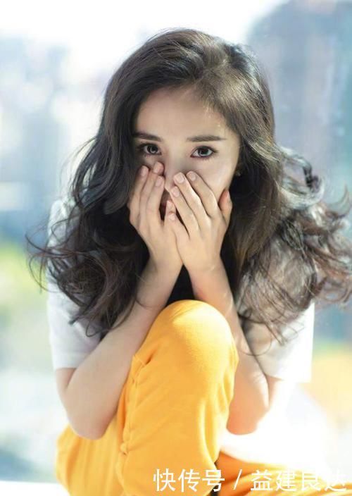 脸小|丸子头已经不流行了,今年这5种“发型”是真火,简单大方显脸小