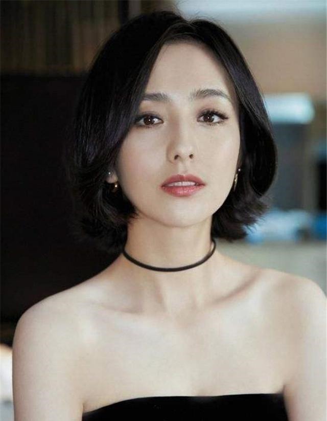 短发造型 到了50岁的“家庭妇女”，有白发的剪这3种发型，减龄还洋气