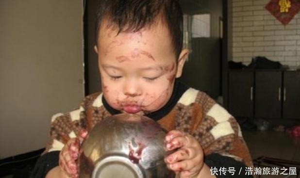 宝宝|有一种灾难,叫“宝宝自己吃饭”,宝妈都会经历这孩子打不打