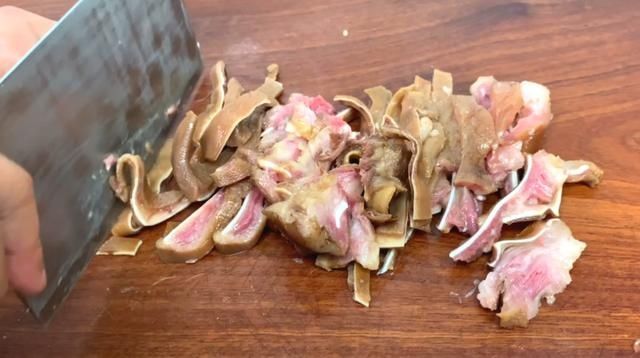 红油猪耳|夏天，少吃猪肉多吃它，和黄瓜是绝配，比肉营养，家家户户吃得起