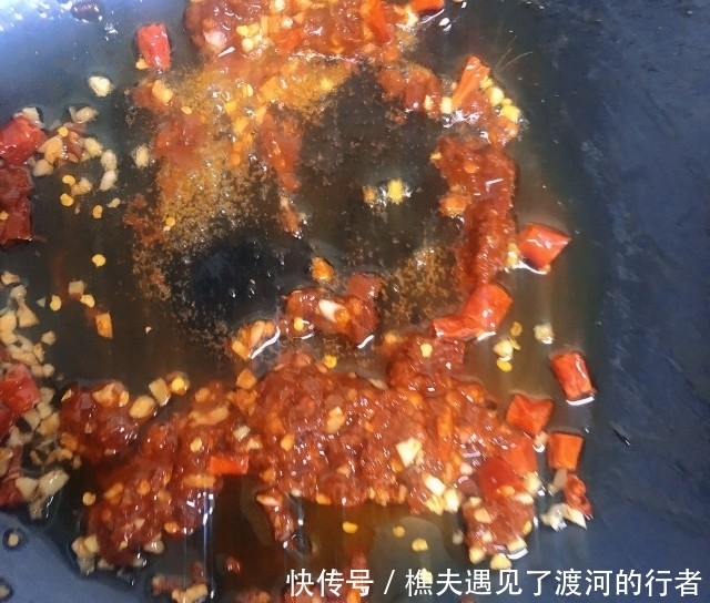 爆炒花蛤，香辣过瘾，味道鲜美