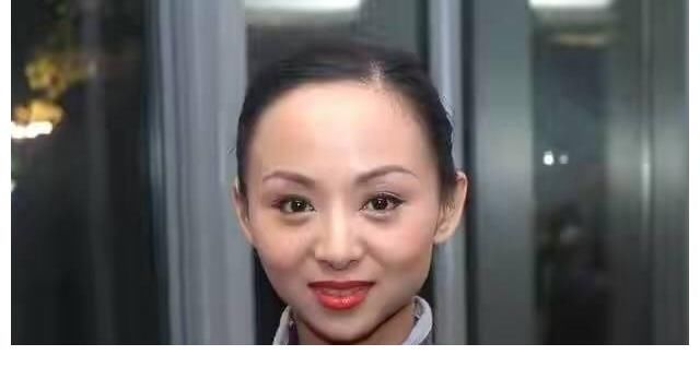 聋哑人|湖北姑娘,2岁失聪,却能上春晚表演千手观音,如今怎么样了?