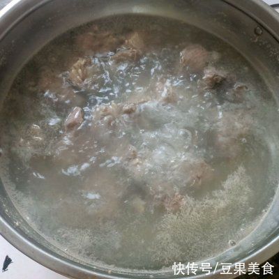 贫血排骨|家常美味莲藕排骨汤，锁住家人的胃