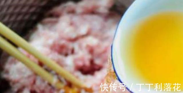 饺子|调饺子馅最忌讳的调料,10个人有9个放错,难怪饺子不香,有怪味!