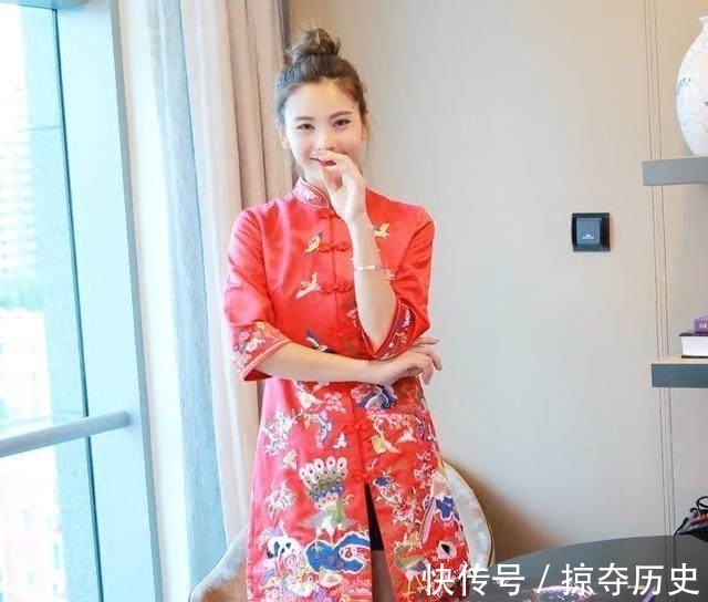 绣花|老一套的连衣裙，真不起眼，时尚女人都爱上旗袍裙
