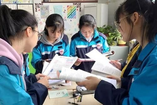 学霸|为何学霸都少言寡语?学渣却开朗健谈?原因“戳痛”学渣的心