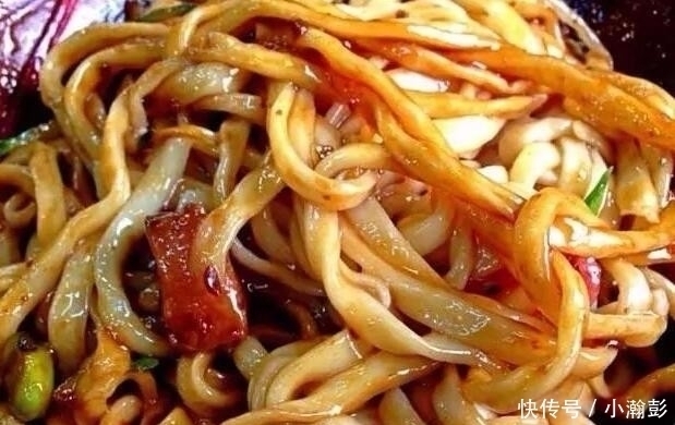 面条用水煮好吃?老师傅传一招,比炸酱面好吃百倍,一次能吃两碗