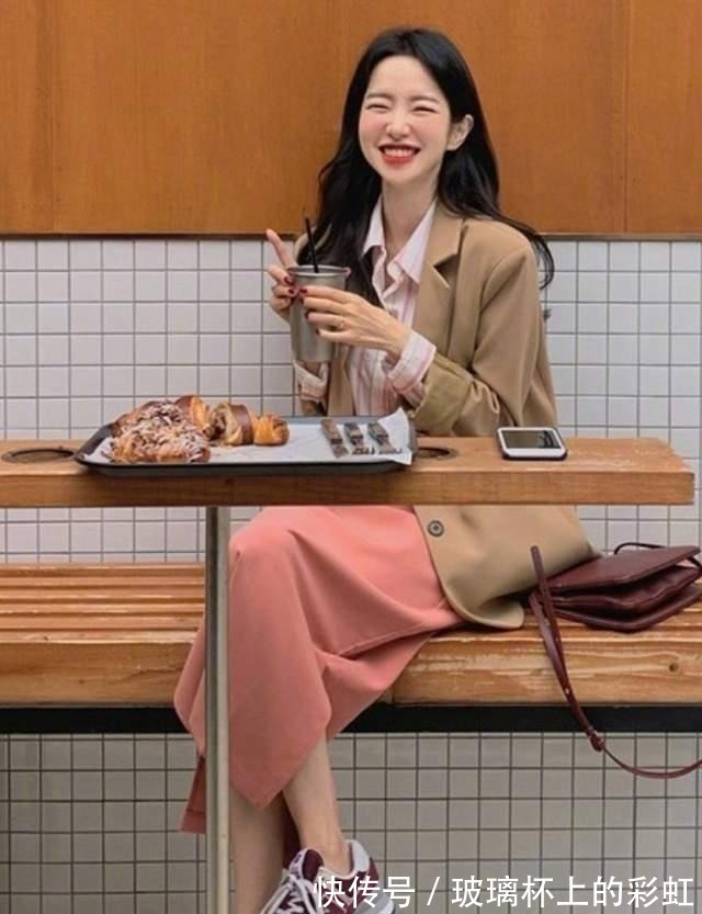 毛呢|这些美到不行的“有彩色”穿搭，让心情都变好了