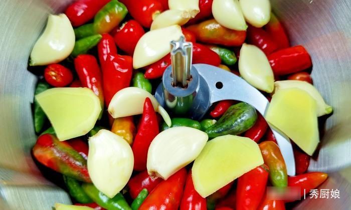 做辣椒酱,只放盐是“外行”,教你正确做法,香辣入味,久放不坏