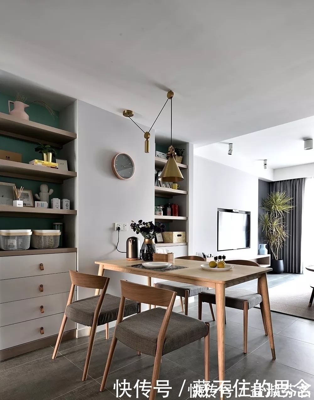 厨房橱柜|是谁想出来的,厨房橱柜底部留空一格,没想到做饭这么实用!