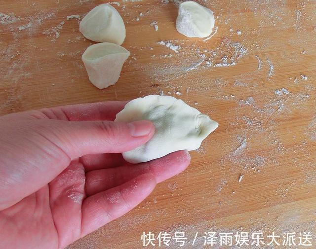 饺子皮|包韭菜馅饺子，直接拌是大错特错，很多人搞错，饺子不鲜也不香