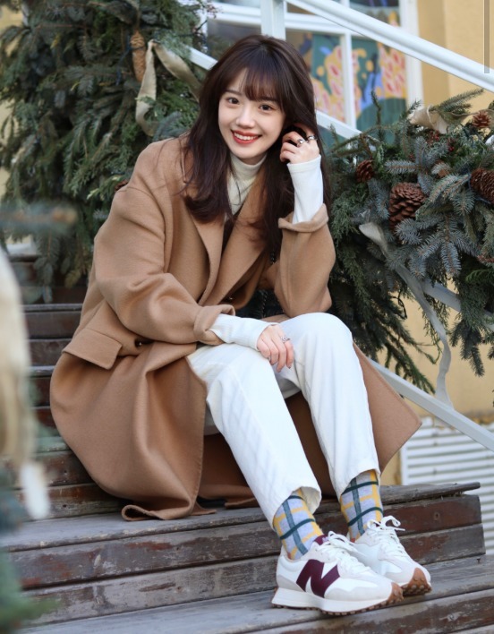 花花绿绿|别再穿一身黑了,今年流行的“棕色大衣”,是真好看,漂亮大气!