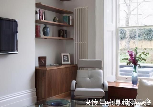 聪明人|客厅别再傻傻装柜子了,聪明人流行这样做收纳,美观实用还不占地