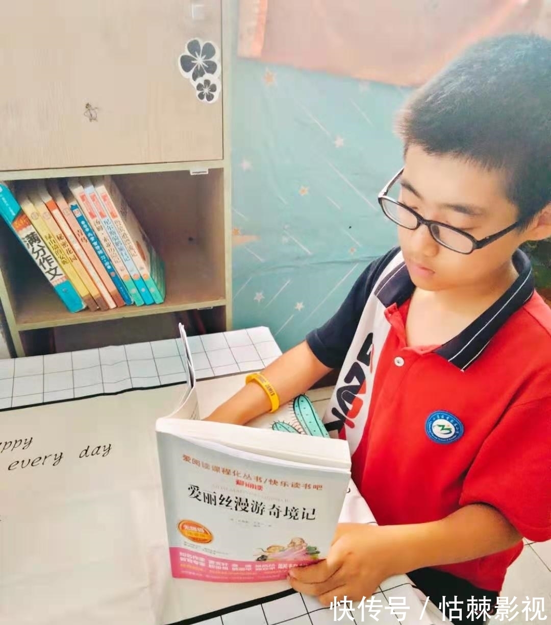 书海|“小书迷”畅游书海假期,点燃阅读兴趣——小店街道李家庄小学
