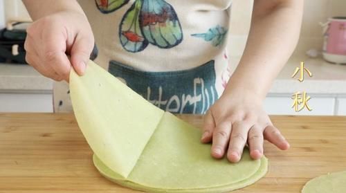 春饼试试这样做，能蒸能烙，轻薄如纸，一锅15张不是问题