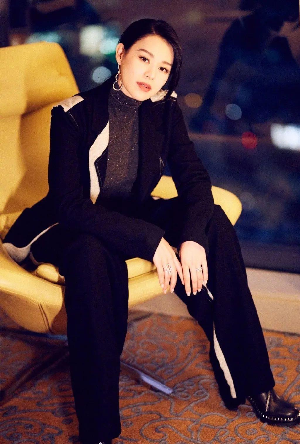 港姐|“最丑港姐”用20年逆袭:甩掉花花公子后,她靠自虐爆红!