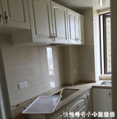 婆婆|婆婆在飘窗打了一圈柜子, 被我发到业主群里, 群里消息炸了锅!