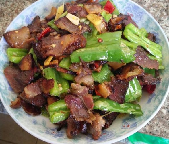 30年厨师长：炒腊肉时，多加一步，不然又硬又柴很难吃