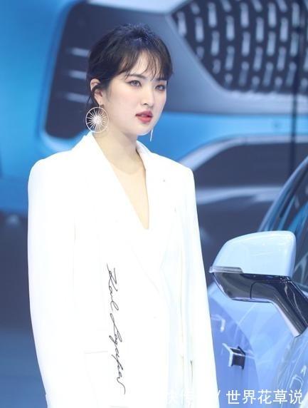 搭配 “华为小公主”姚安娜,进军娱乐圈,颜值挺高气质也不错!