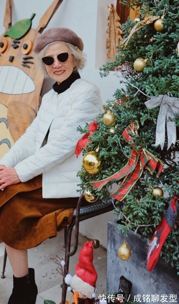 时髦|这位八十岁的奶奶比年轻人会穿!时髦大气又显活力,真是穿衣典范