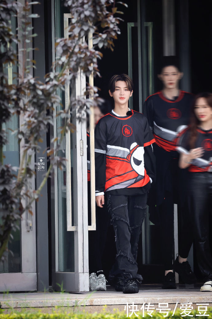 小贾|「Justin」「新闻」210830 黄明昊昨日录制《你我皆王者》路透 小贾职业梦完成进度50%