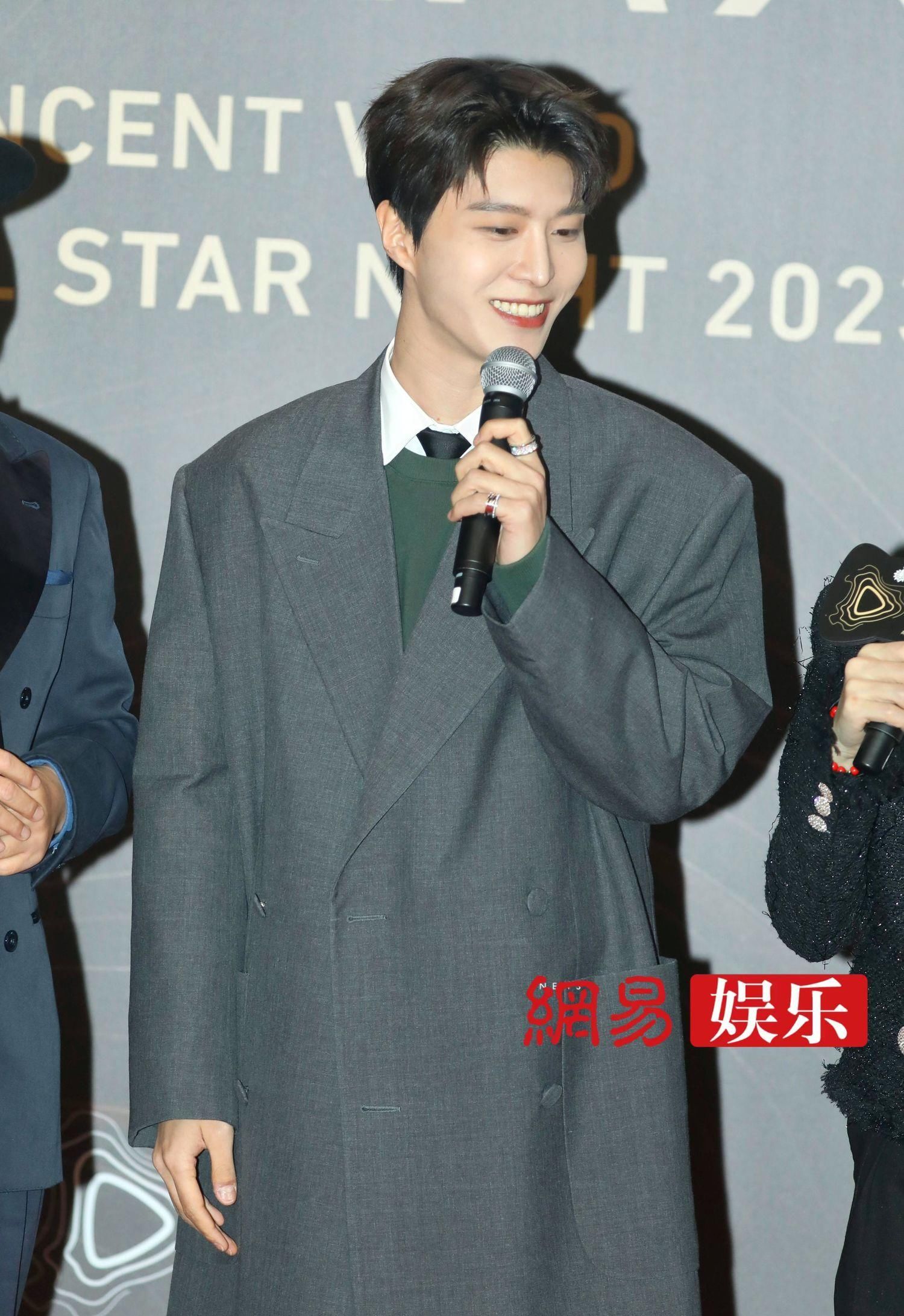 231219 范丞丞红毯生图犹如贵族公子,星光大赏耀眼夺目 - 360娱乐,你开心就好