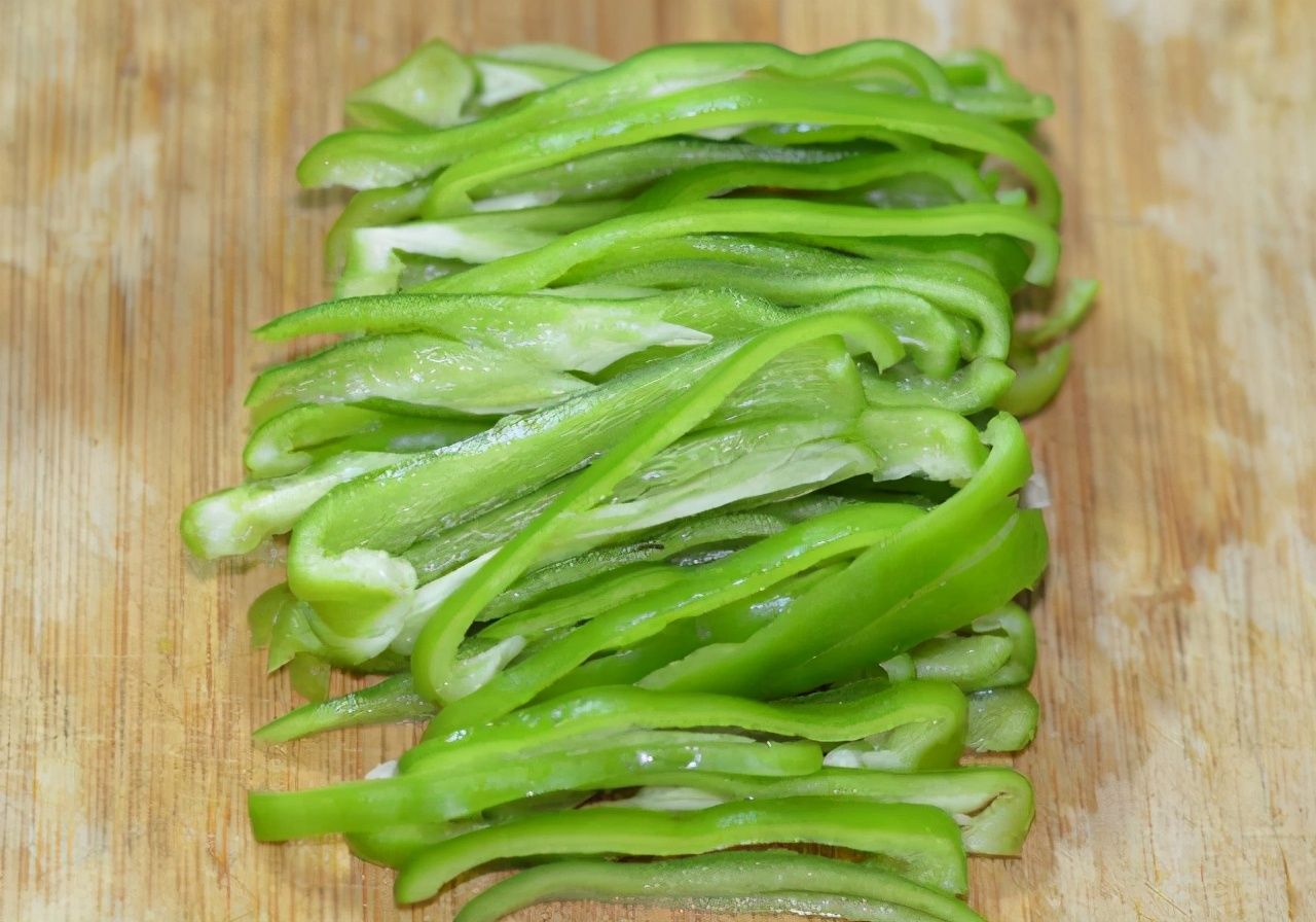 炒土豆丝，先放醋还是后放醋？很多人搞错，难怪土豆不脆爽还粘锅