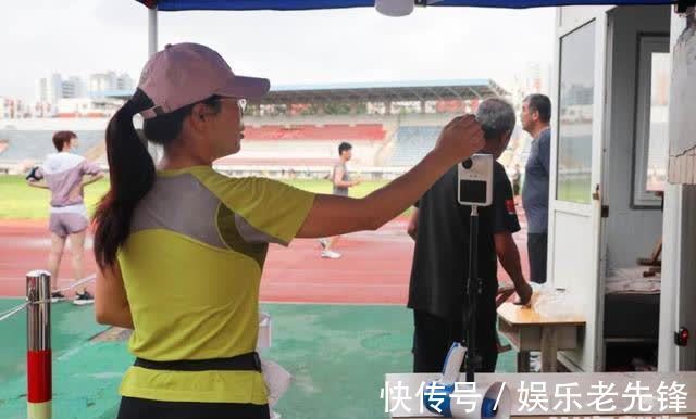 半岛|半岛聚焦丨夏日热练!弘诚体育场日均迎客七千,有人专门开车来运动