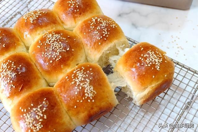 想吃面包不用买，自制低糖无油小面包，1袋面粉1杯豆浆1个鸡蛋