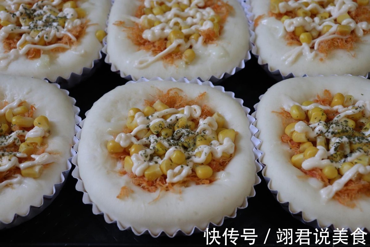 轻松上手的玉米肉松小面包，配料丰富，美味健康