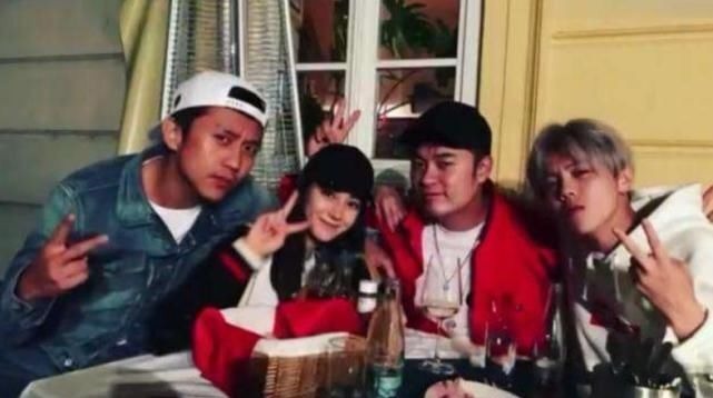 迪麗熱巴第一次和鄧超聊微信,超哥秒回復5個字,熱巴不知所措