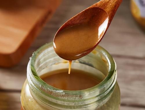 调芝麻酱时,有人用水有人用油,大厨:做对了,顺滑细腻不成坨