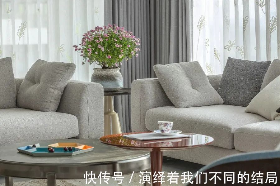 装饰画|210㎡现代简约,挖去墙角、以圆弧取代,让生活更圆滑自在