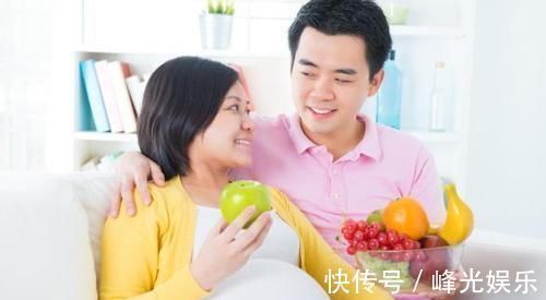 小刘|“最有派头”宝宝出生后,第一件事是跟妈妈击掌:辛苦妈妈了