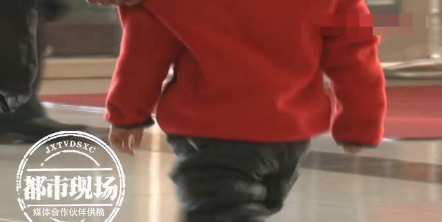 手术治疗|男孩呕吐、高烧送进医院!医生:肚子里“藏”了玩具