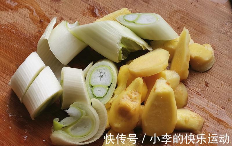 炖鸡要不要先汆水？看看步骤就懂了，炖的不好吃是因为少了这步