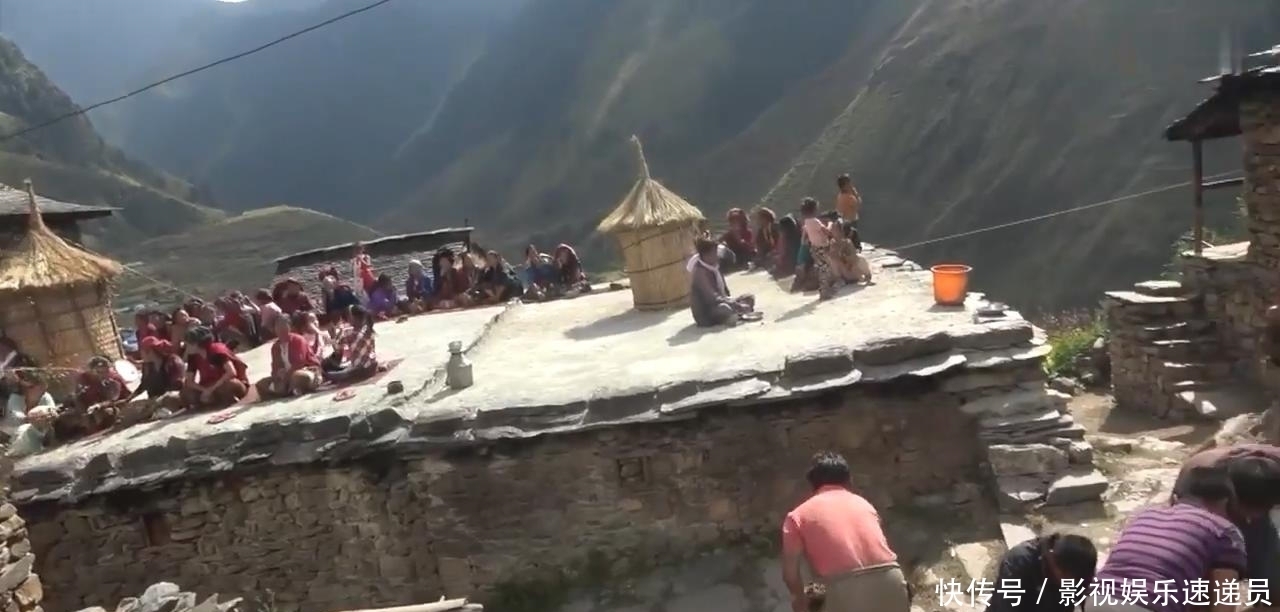 农村|尼泊尔农村大型酒席,场面壮观,只吃一个菜咖喱羊肉配米饭