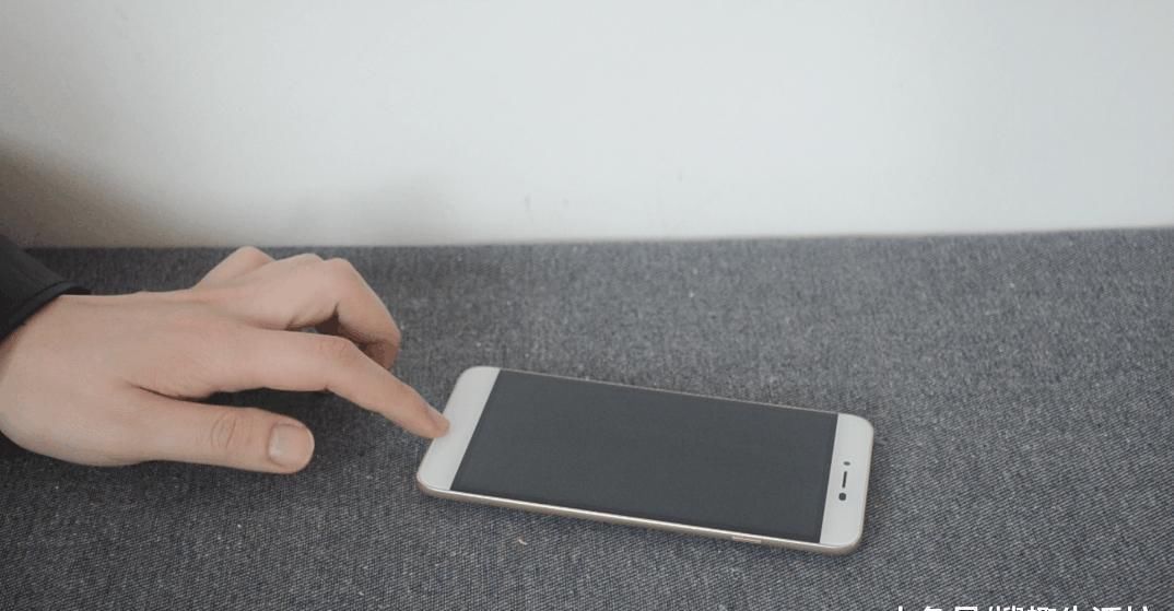 为什么要在家里放瓶花露水, 看完就明白了, 能解决家家户户的烦恼