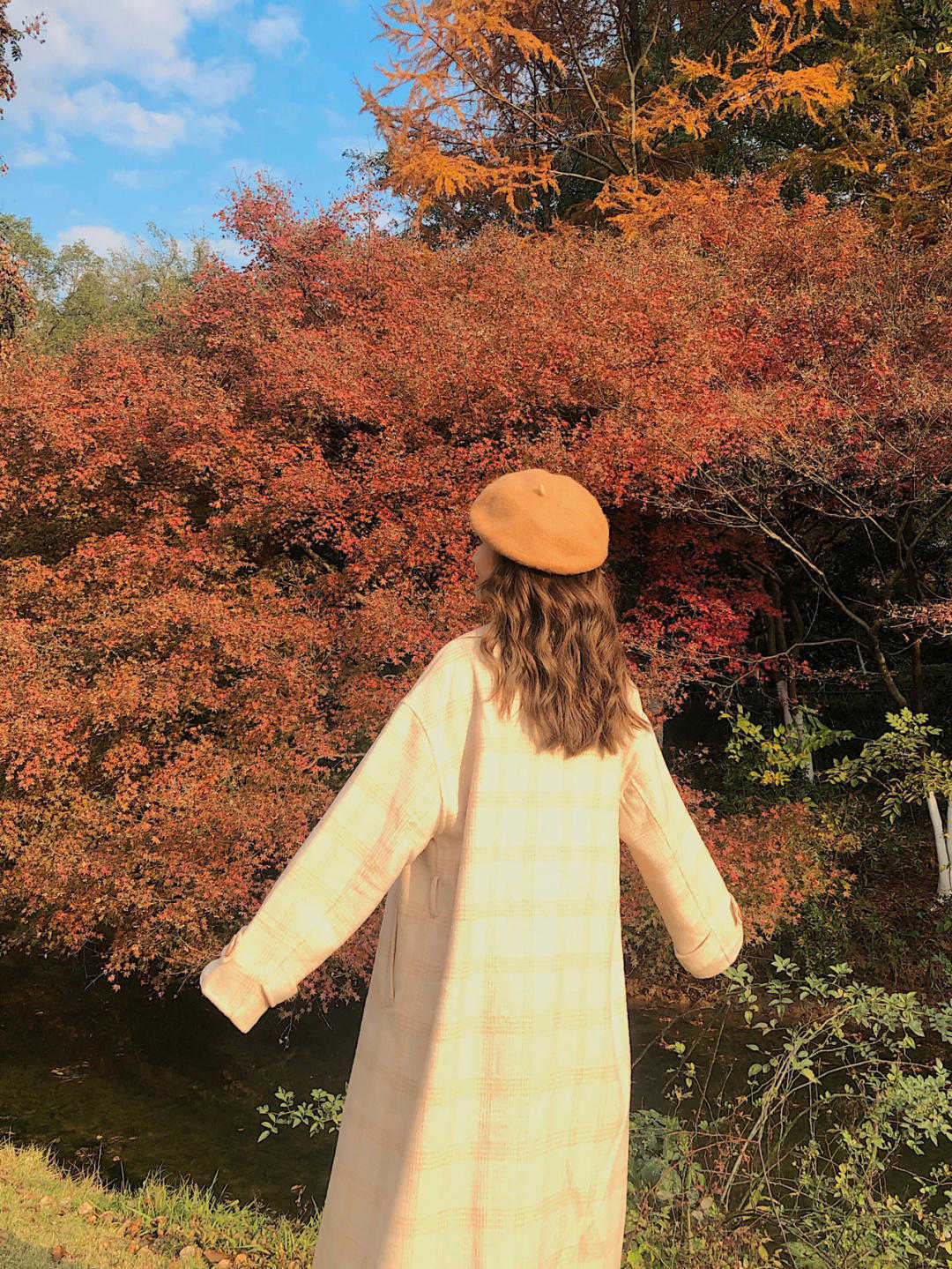 整体性|经典驼色怎样穿才不撞衫?试着和这几种颜色搭配,美感提升好几倍