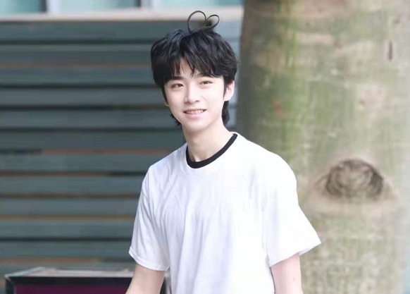 《创4》总决赛,25位学员分2组solo,多人已提前锁定成团位