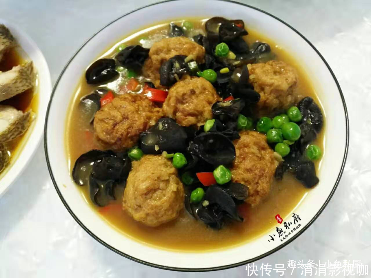  一家人|晒晒我家年夜饭，我和老妈一起做了满满一桌菜，一家人吃嗨了