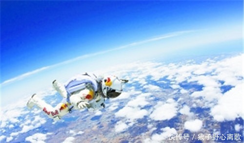 鲍姆加特纳 那个从臭氧层一跃而下,从3.9万米太空跳回地球的人,如今怎样!