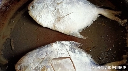 炖鱼时,别只放料酒,多加“2种料”,鱼肉鲜嫩入味,腥味全无