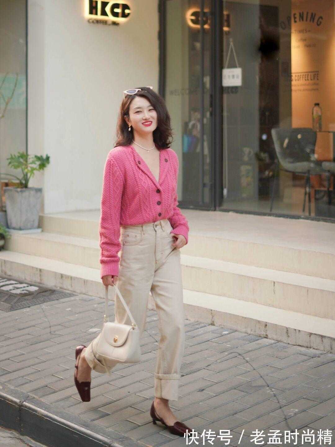 穿搭|30+女人怎么穿?“针织衫+牛仔裤”才是今秋标配,优雅时髦显气质