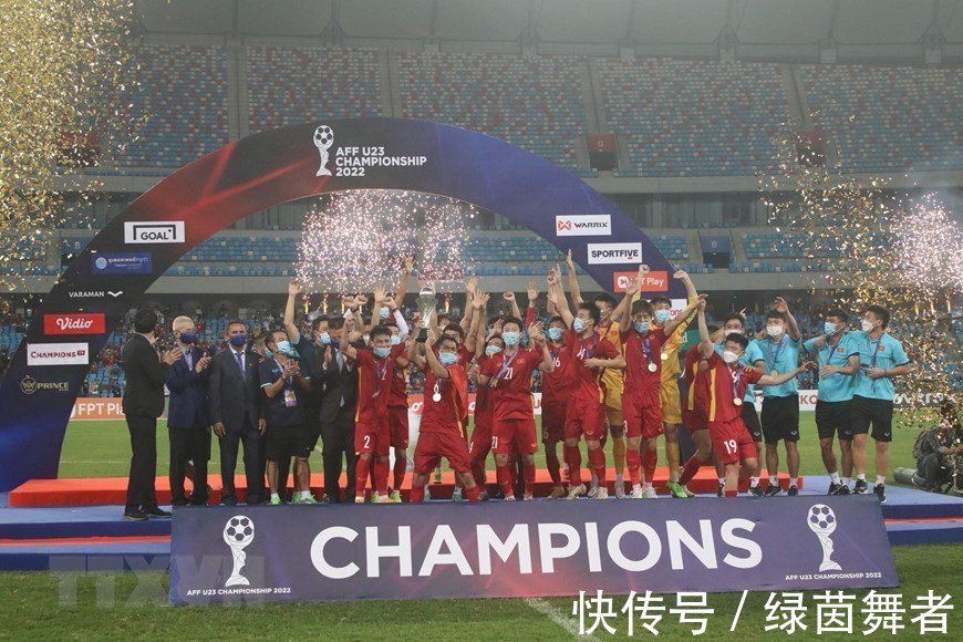 u23锦标赛|3-1战胜中国队后！越南足球再创历史，主席、总理连发贺电！