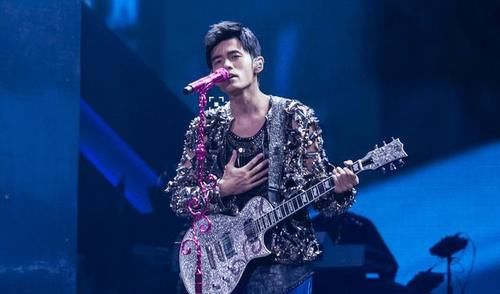 《中国好声音10》正式开启，首位导师已确认，网友直呼：爷青回