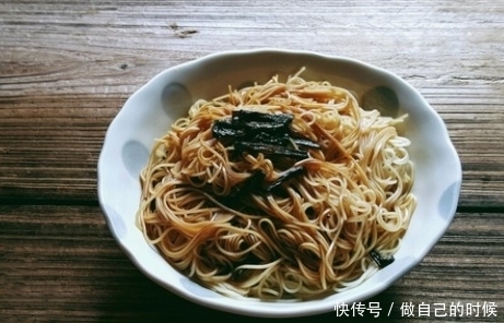 万能葱油配方来了,牢记“1葱1酱2香料”,过年炒菜调馅做啥都香