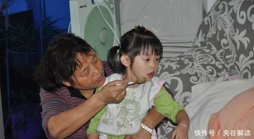 后背|孩子后背几十个疤,妈妈以为被同学欺负了,没想到是奶奶所为