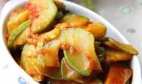 美食推荐:黑木耳百合炒西芹,私房浇汁豆腐,番茄炒西葫芦的做法