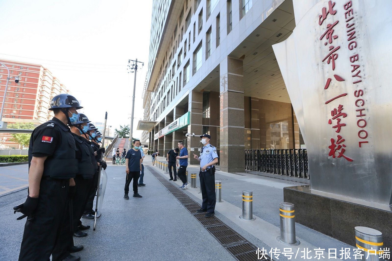 考点|21个考点，1.1万余名考生，海淀“陪考”民警全力护航高考